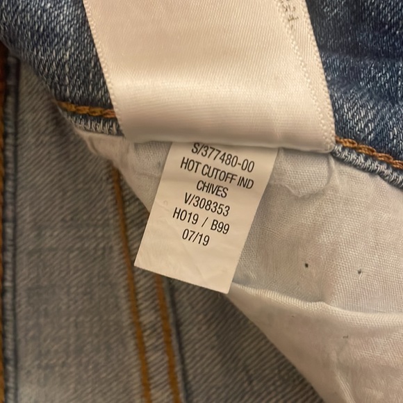 Old Navy Destroyed Boyfriend Denim shorts - Picture 7 of 7